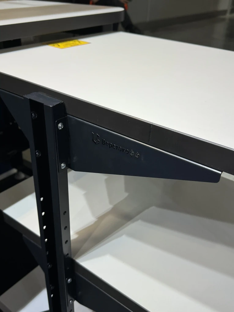 Подкатной антистатический стол SPC A купить в Владимире Подкатной антистатический стол SPC A купить в Владимире